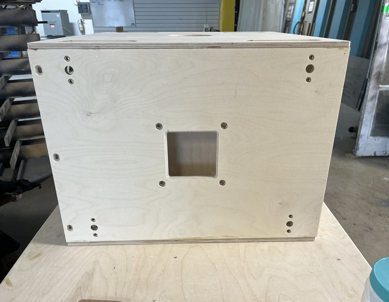 Side panel with the handle pocket